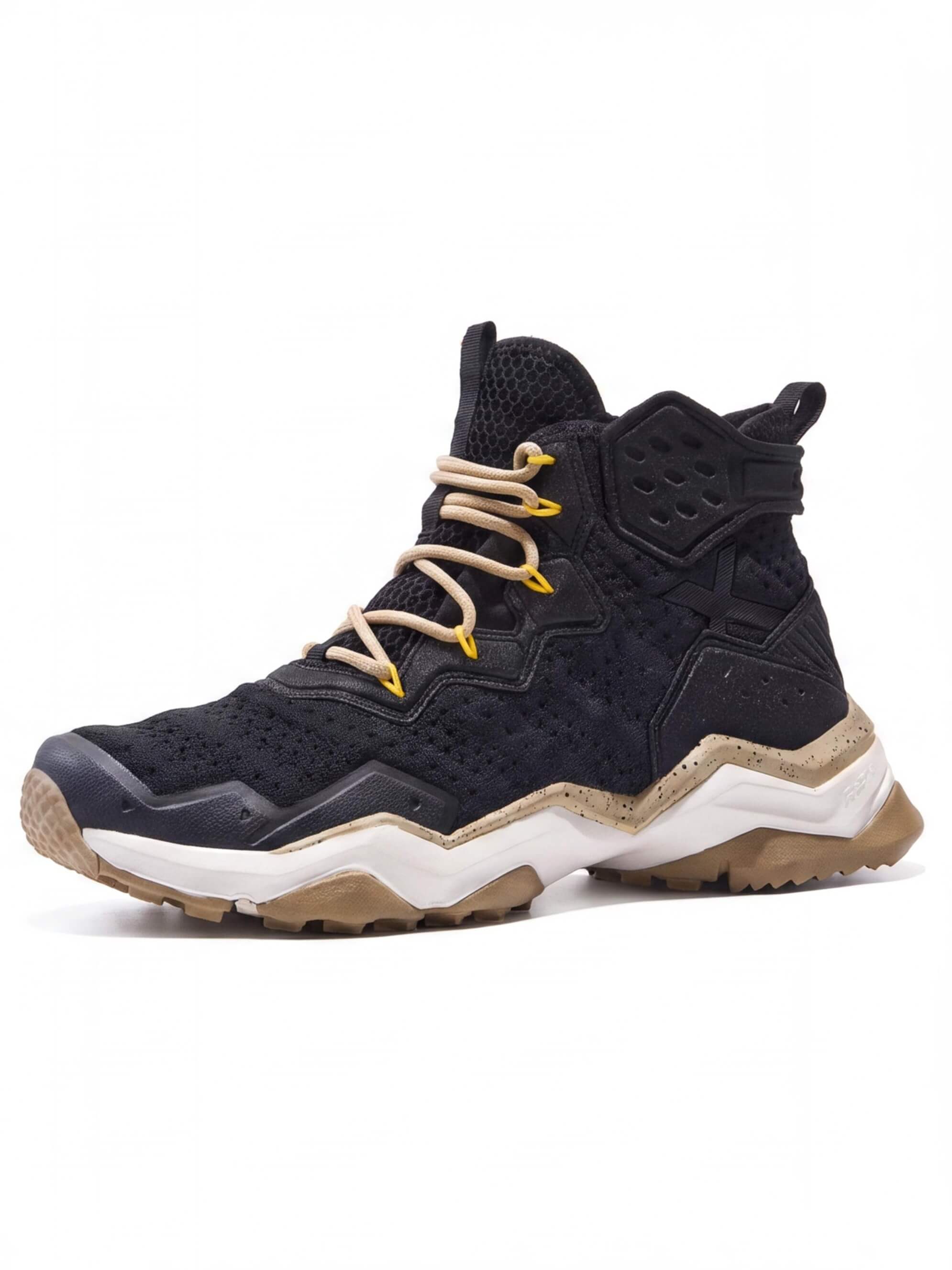 Geometric Training Shoes with Angular Support Cage