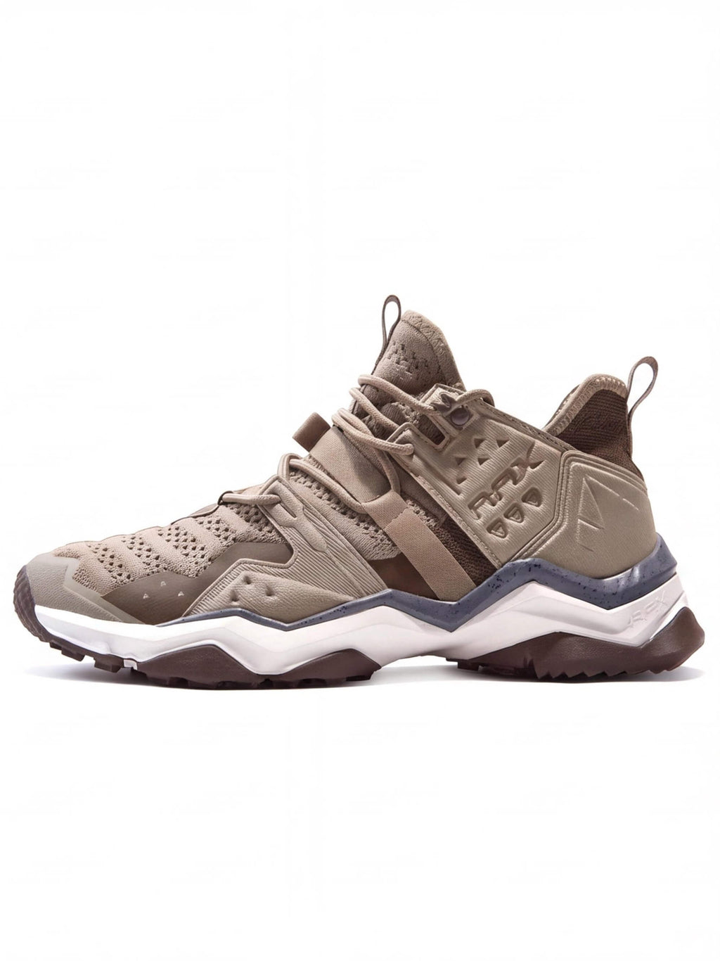 Geometric Training Shoes with Angular Support Cage