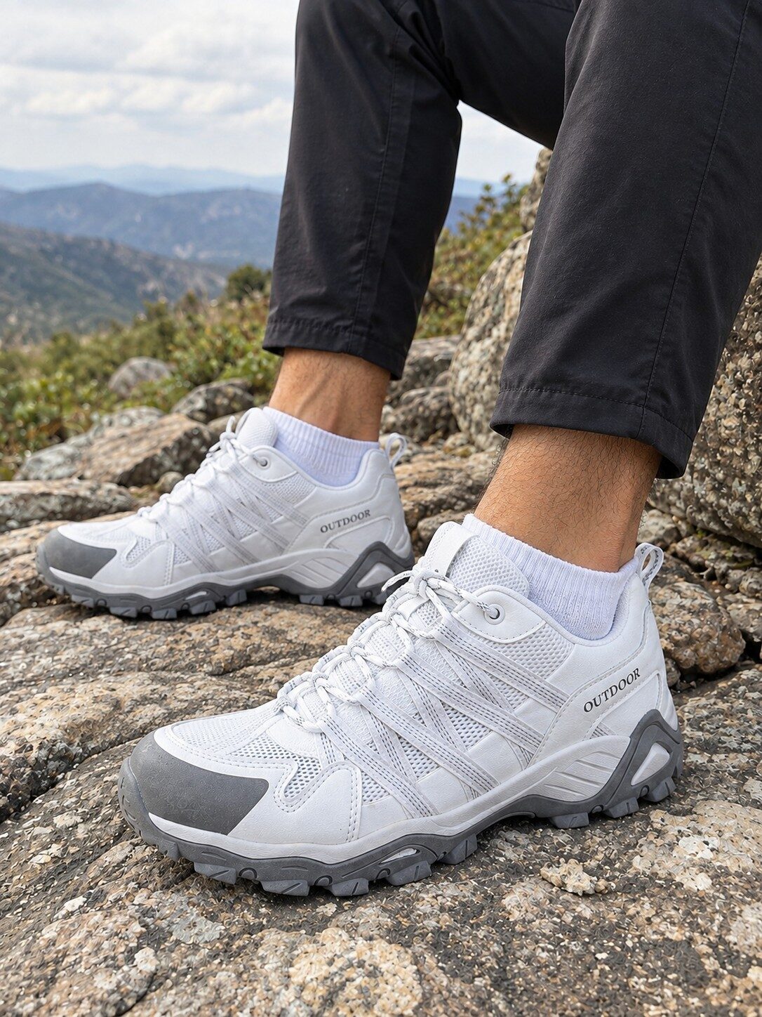 Lightweight Breathable Mesh Hiking Shoes