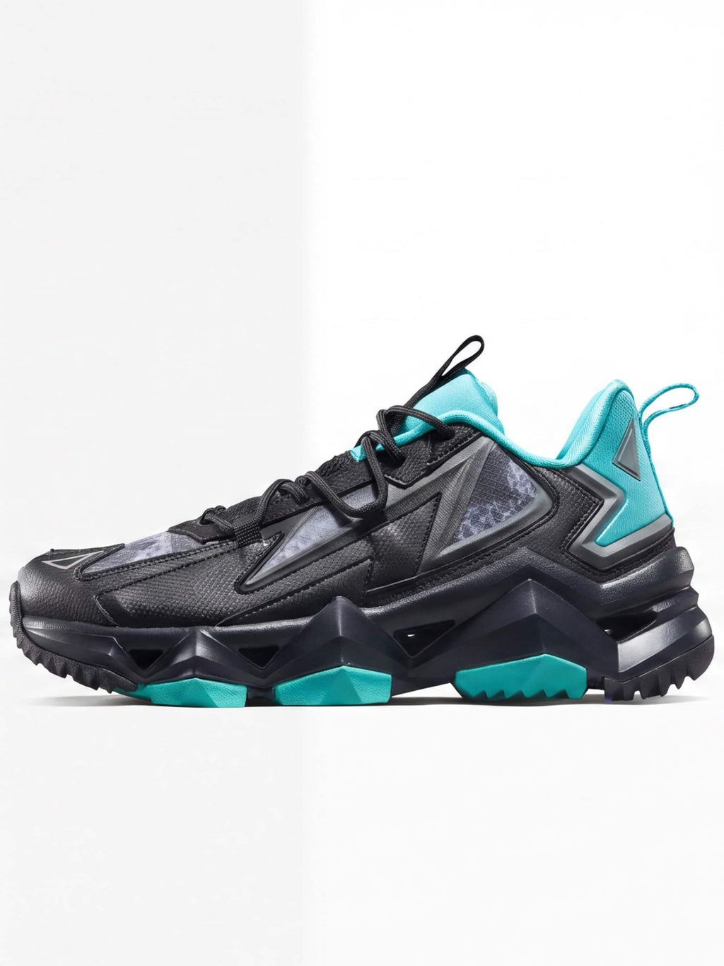 Geometric Training Shoes with Angular Support Cage
