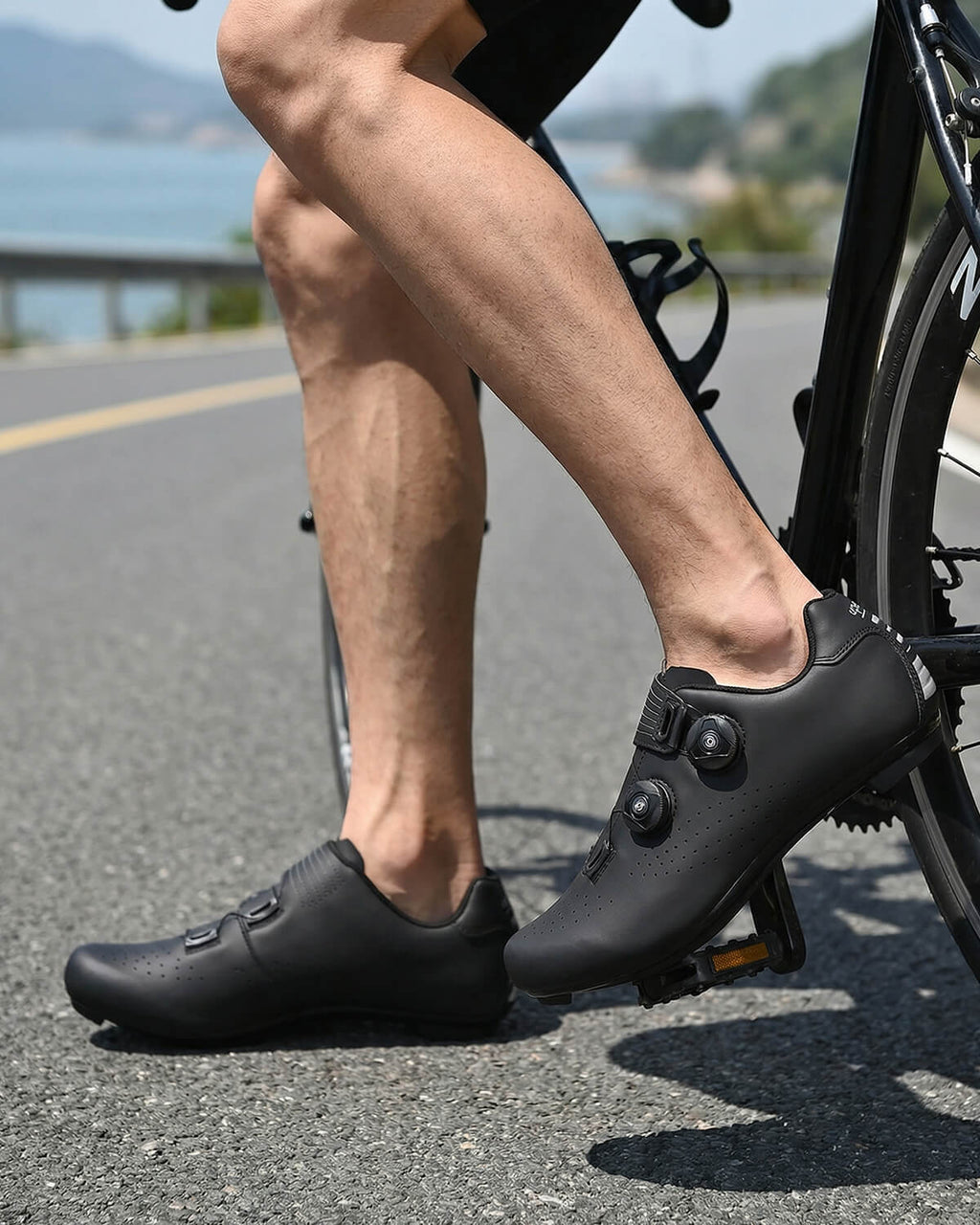 Cycling Shoes with Dual Dial Closure and Cleat Mount