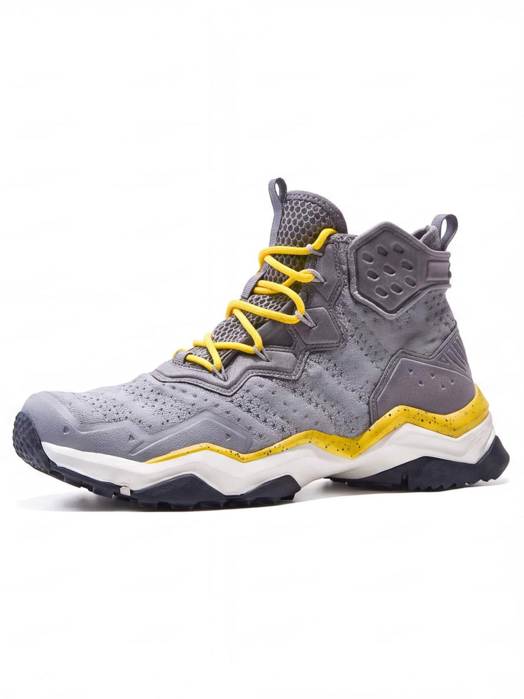 Geometric Training Shoes with Angular Support Cage